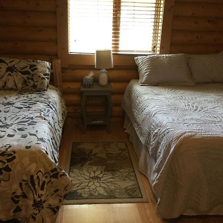 Folding Mountain B & B Fort Nelson Extérieur photo