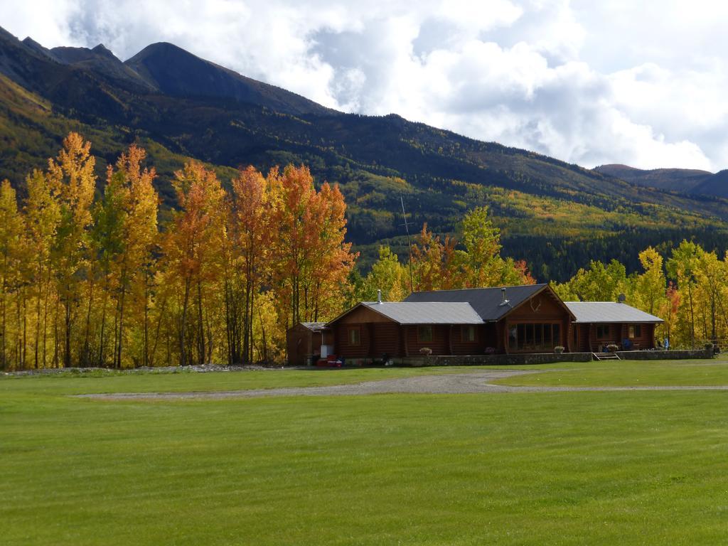 Folding Mountain B & B Fort Nelson Extérieur photo