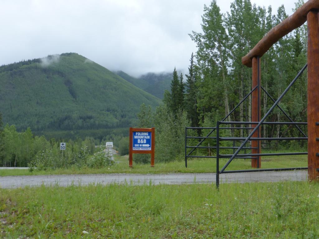 Folding Mountain B & B Fort Nelson Extérieur photo