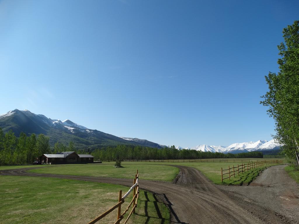 Folding Mountain B & B Fort Nelson Extérieur photo
