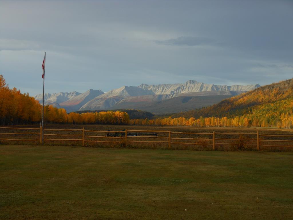 Folding Mountain B & B Fort Nelson Extérieur photo