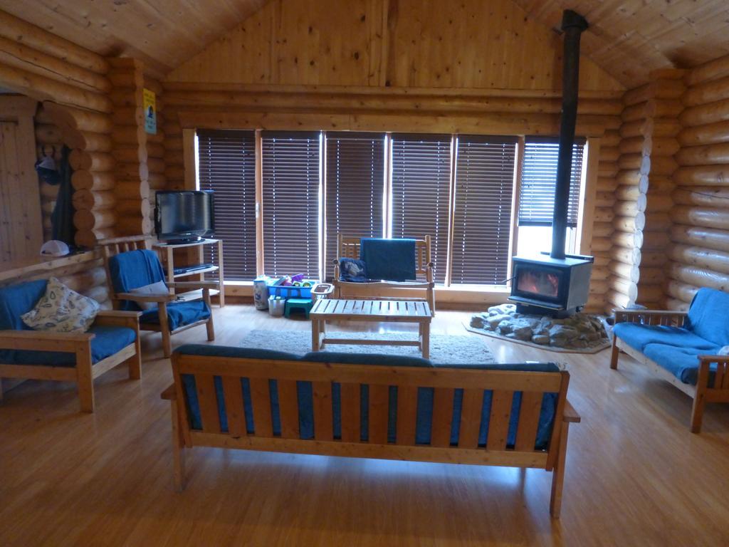 Folding Mountain B & B Fort Nelson Extérieur photo