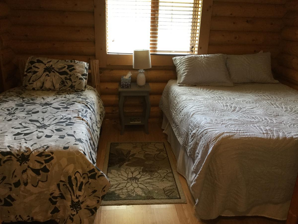 Folding Mountain B & B Fort Nelson Extérieur photo