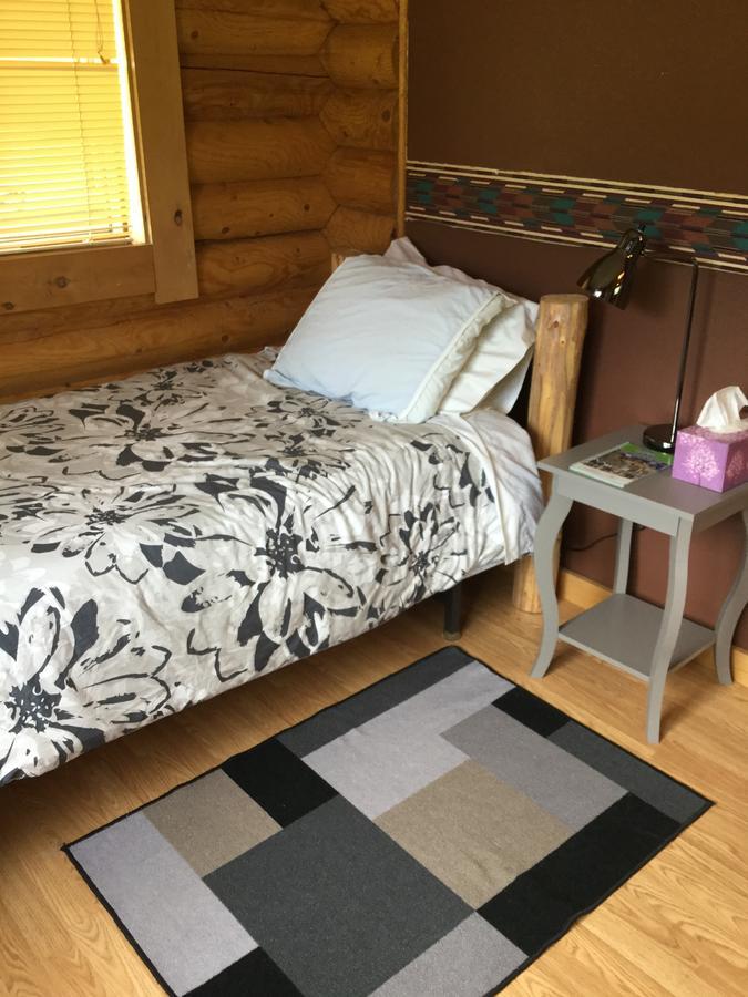 Folding Mountain B & B Fort Nelson Extérieur photo