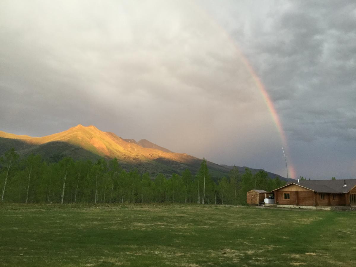 Folding Mountain B & B Fort Nelson Extérieur photo