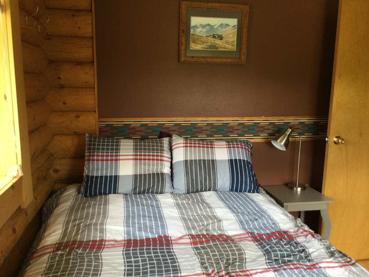 Folding Mountain B & B Fort Nelson Extérieur photo