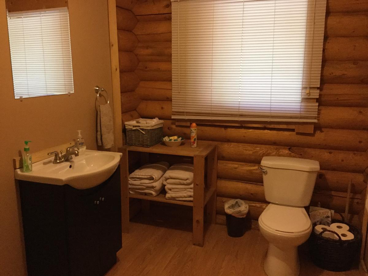 Folding Mountain B & B Fort Nelson Extérieur photo