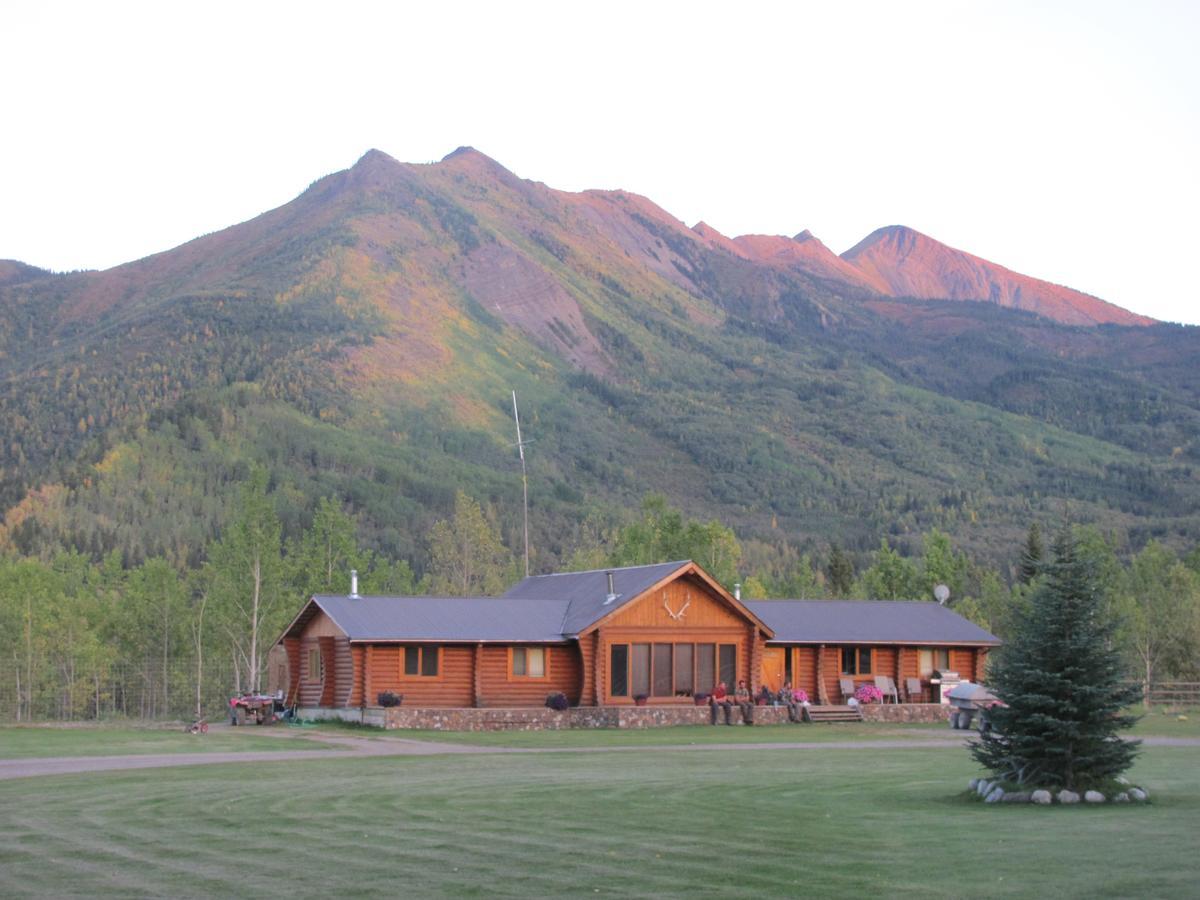Folding Mountain B & B Fort Nelson Extérieur photo