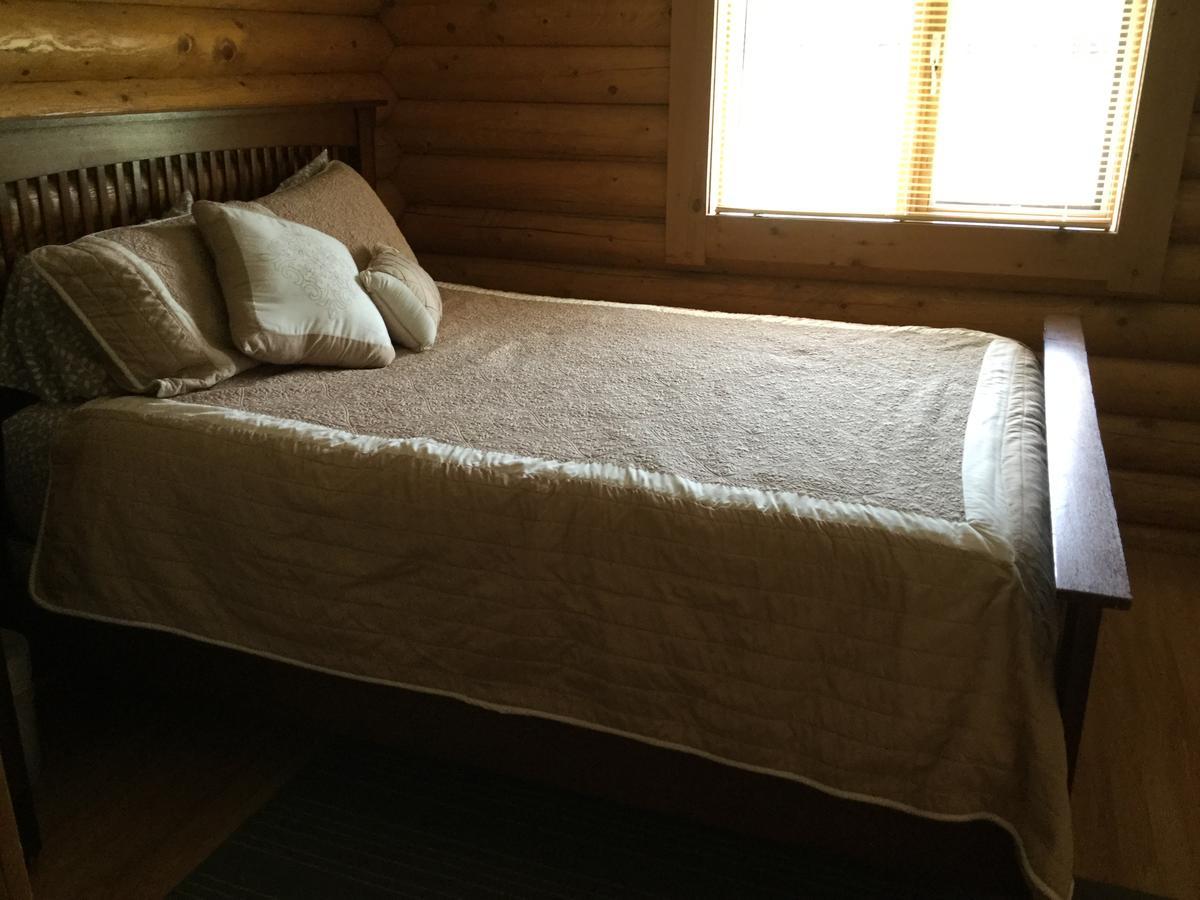 Folding Mountain B & B Fort Nelson Extérieur photo